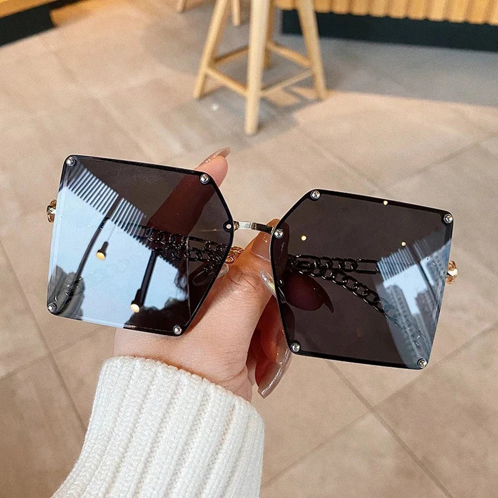 Oversize Gradient Sunglasses Chain Frame square